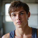 Portrét mladého sportovce, který optimalizoval svou stravu pro lepší výkon.